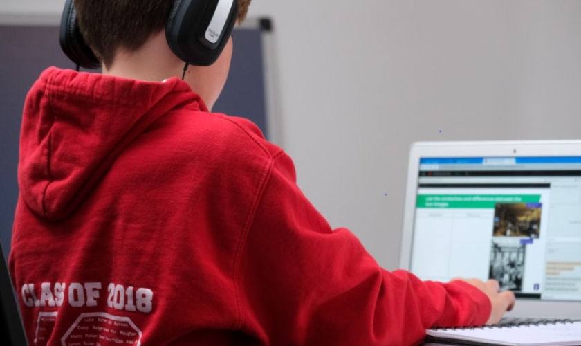 Los Niños y el Uso de Internet